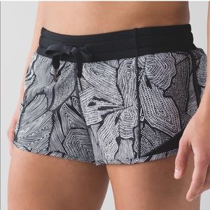 Lululemon Hotty Hot Shorts Inseam 2.5 size 6